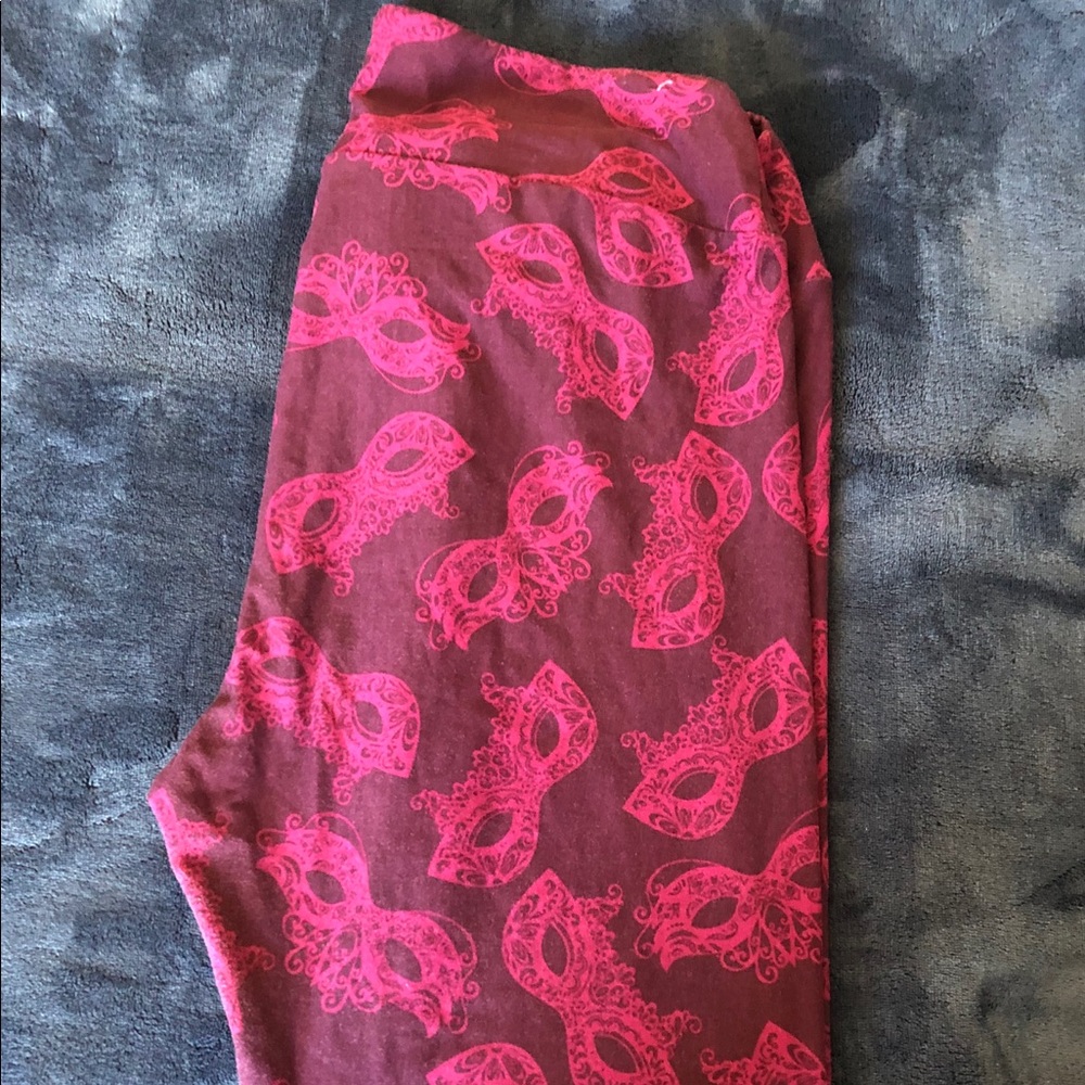 Lularoe leggings TC used masquerade pink/burgundy